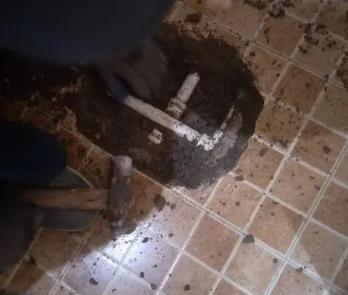 那曲地卫生间漏水维修公司为您分享下卫生间渗水如何处理及注意事项